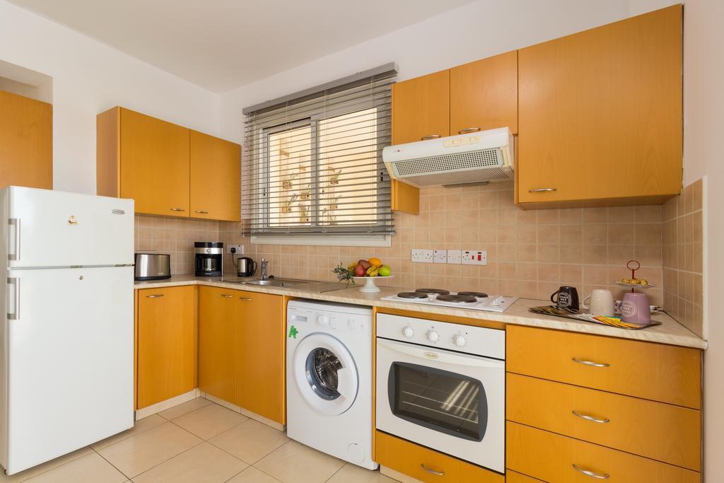 Elena Court Apt 401 Lägenhet Larnaca Exteriör bild